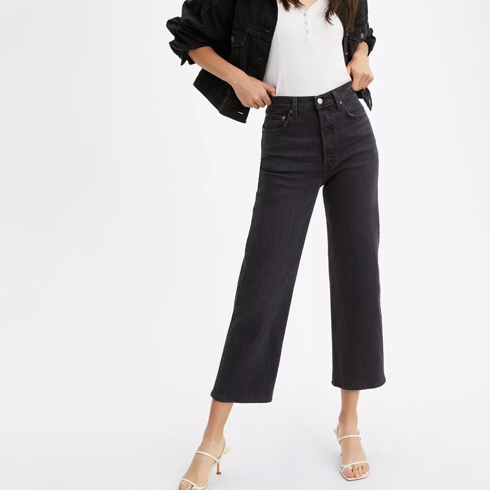 Levi's Women's Ribcage Straight Ankle Jeans- Size 25